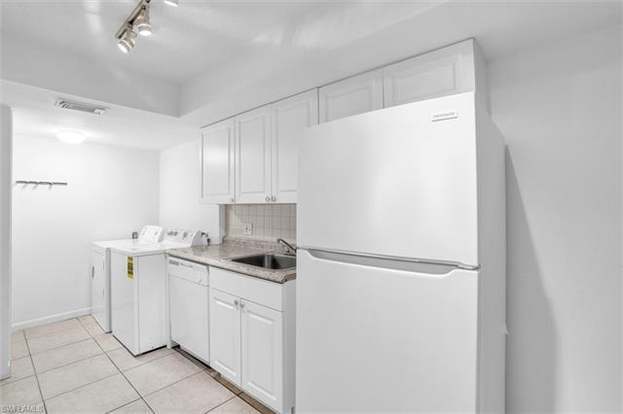 Building Photo - 3635 Boca Ciega Dr