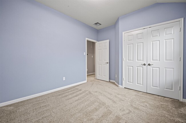 Building Photo - 16419 Sheffield Run Dr
