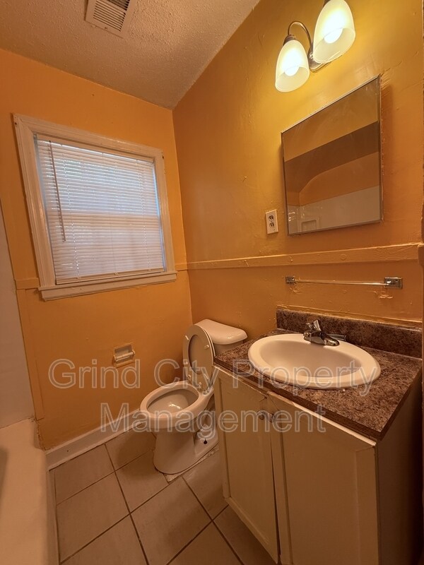 Building Photo - 2668 Browning Ave