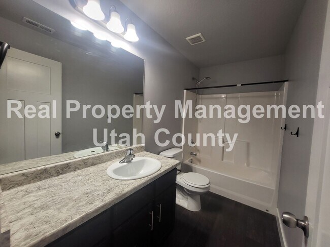 Building Photo - Pet Friendly Springville Condo
