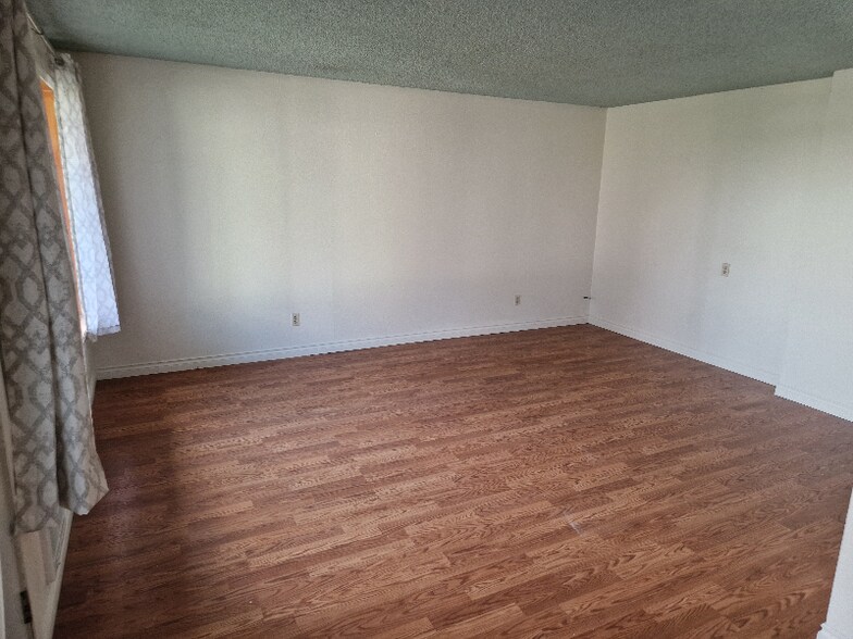 Building Photo - 17917 Bennett Rd