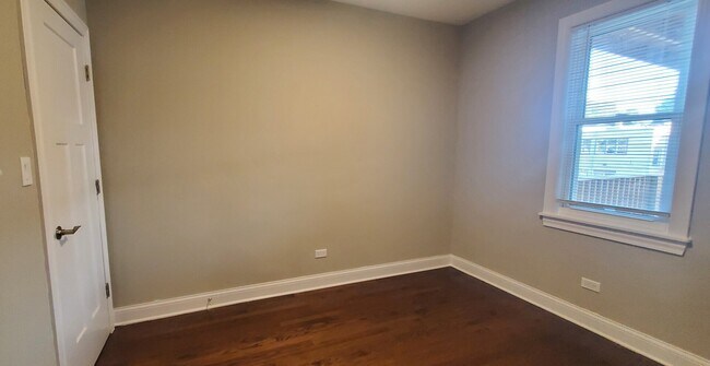 Building Photo - 4139 W Fletcher St