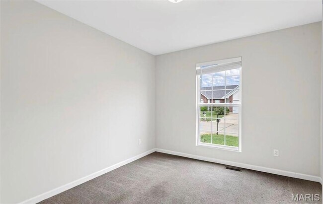 Building Photo - 4602 Siesta Dr