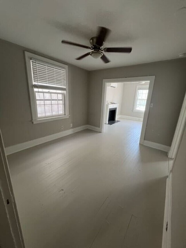 Building Photo - 2 bedroom Carytown Cottage