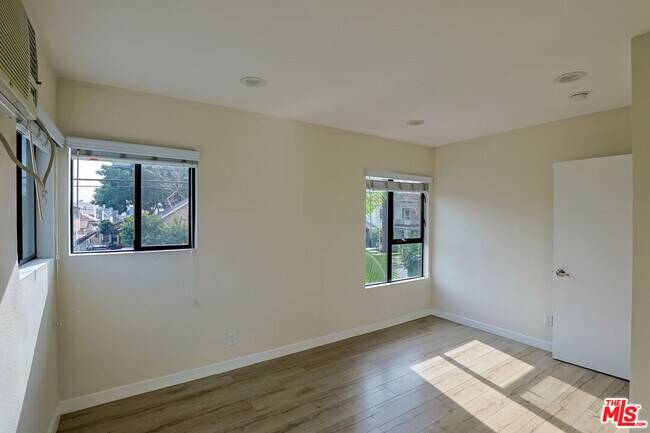 Building Photo - 1277 W 23rd St