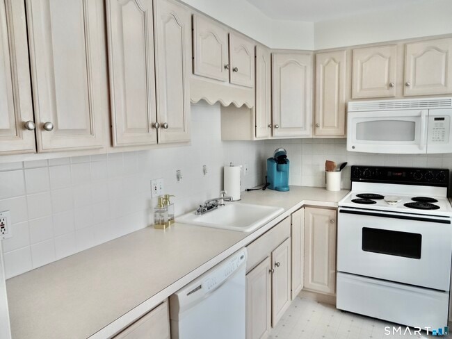 Building Photo - 245 Unquowa Rd