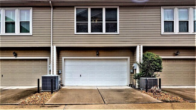 Building Photo - 2104 Gillette St