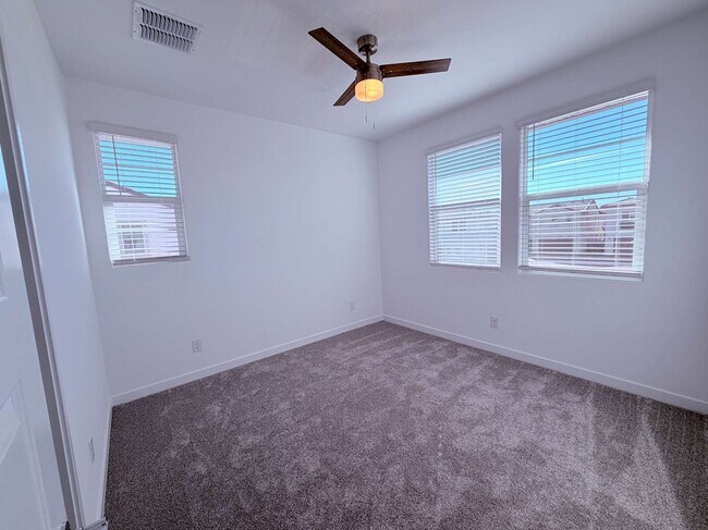 Building Photo - 10126 E Ulysses Ave