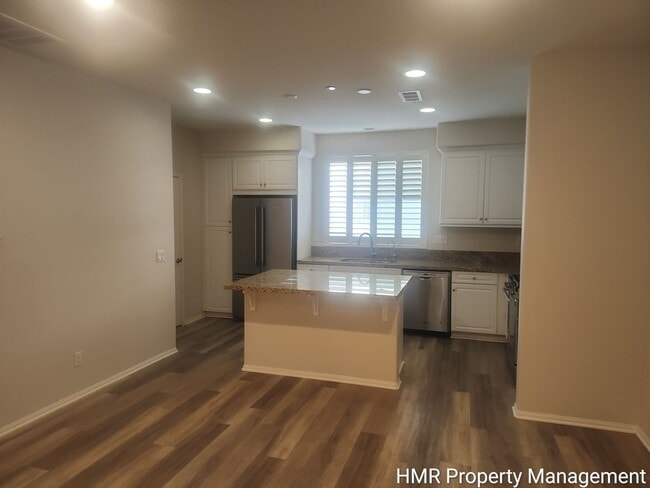Building Photo - Modern 3-Story Townhouse