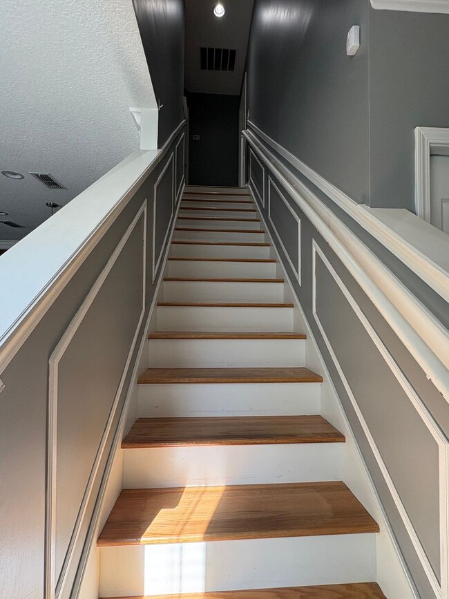 Building Photo - 496 Walnut Dr