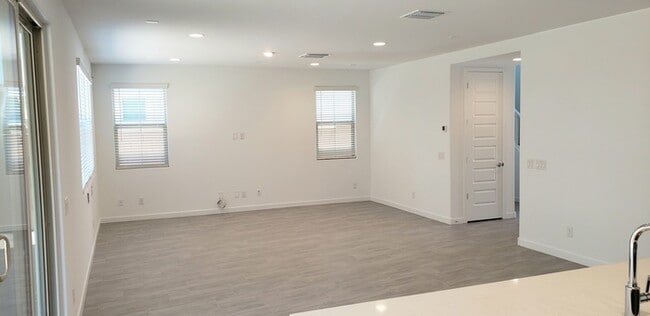 Building Photo - 6 month NEW BELLAMY!