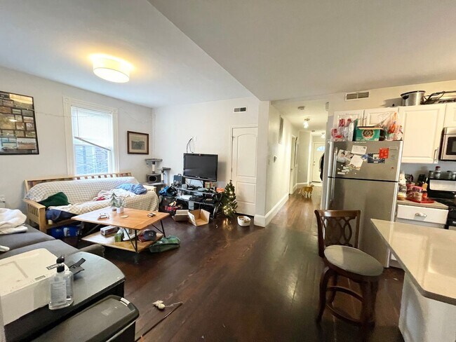 Building Photo - Modern 3 Bed with Private Deck + In-Unit L...