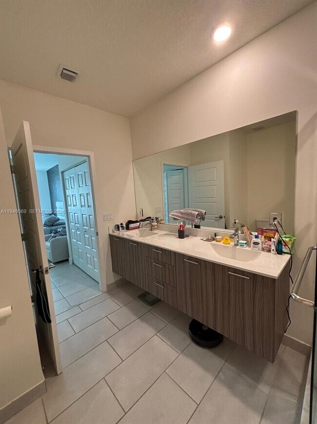 Building Photo - 4636 NW 84th Ave