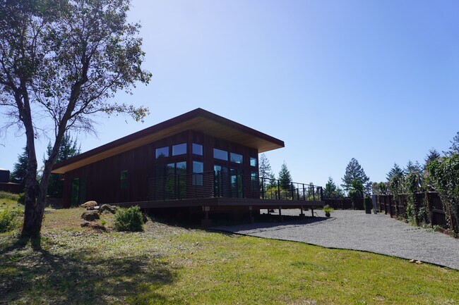 Building Photo - 4330 Parker Hill Rd