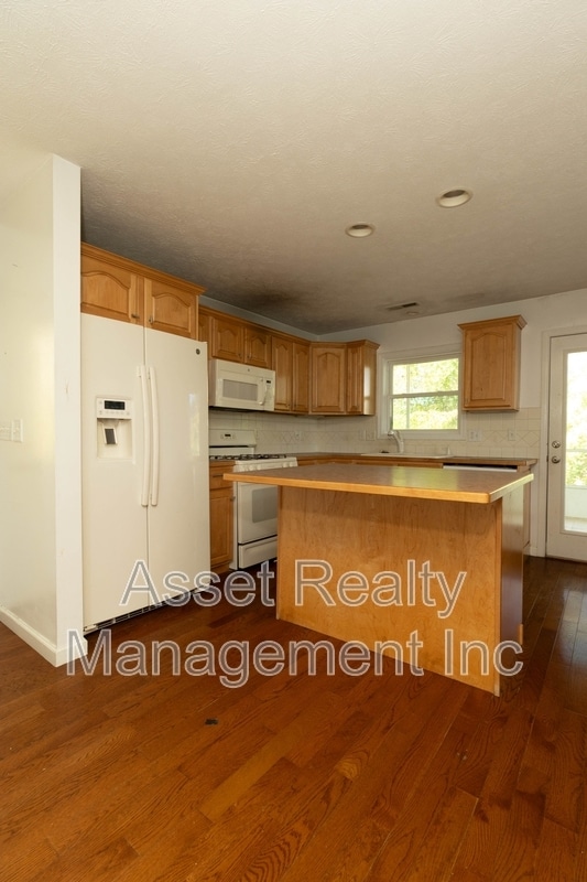 Building Photo - 2084 Allenridge Dr
