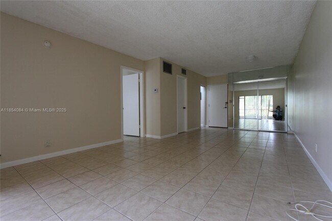 Building Photo - 3101 Oakland Shores Dr