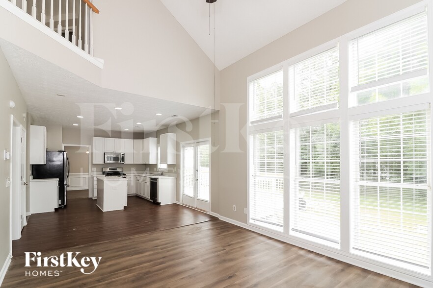 Building Photo - 1455 Chamirey Dr SW