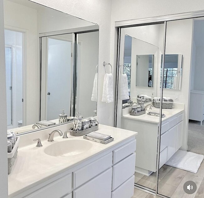 Building Photo - 1261 Franciscan Ct