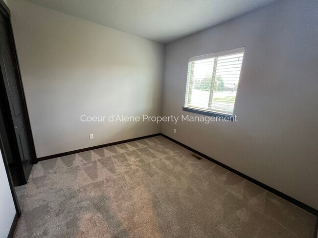 Building Photo - 3 bed House in The Trails!!