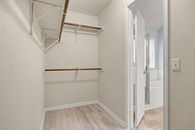 Building Photo - 1323 Anna Palm Way