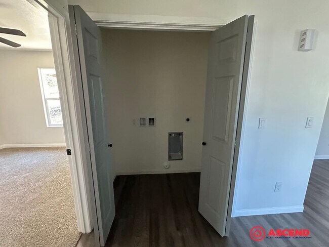 Building Photo - 415 Minner Ave