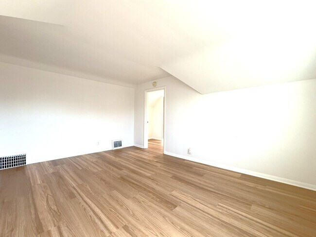Building Photo - 1509 S 52nd St