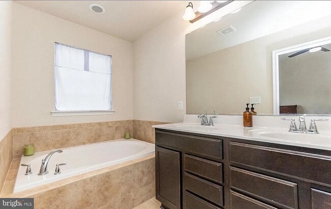 Building Photo - 4711 Wensel Rd