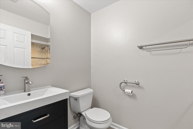 Building Photo - 9472 Lapstrake Ln