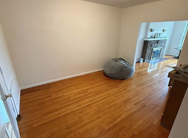 Building Photo - Spacious 3BR Apartment in Oak Park – 1,300...