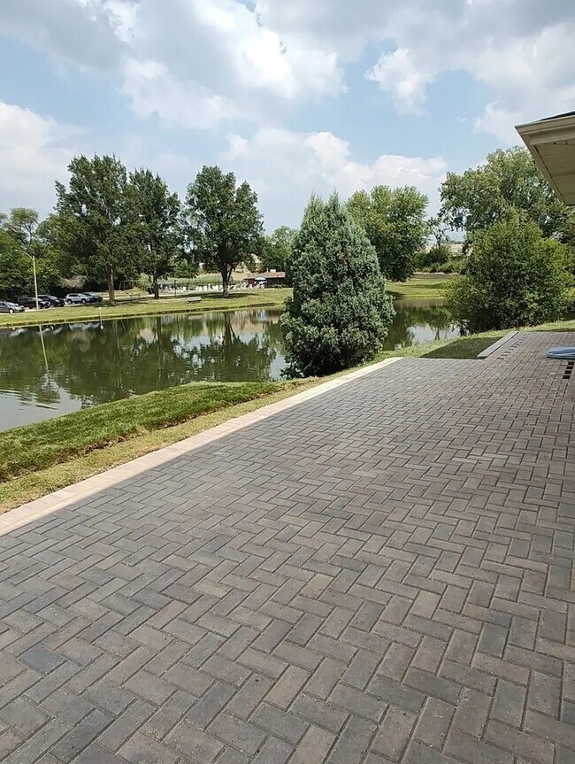 Building Photo - 1028 Aspen Ct