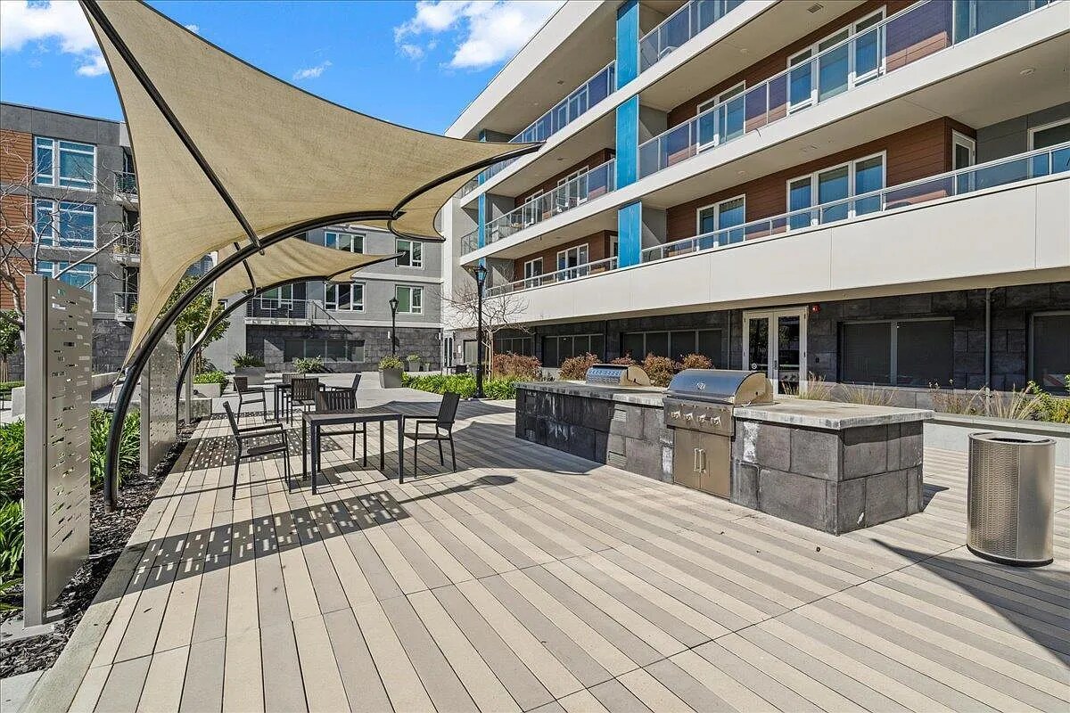 Building Photo - 5925 Charlotte Dr