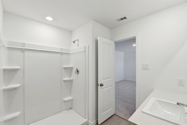 Building Photo - 629 Craven St