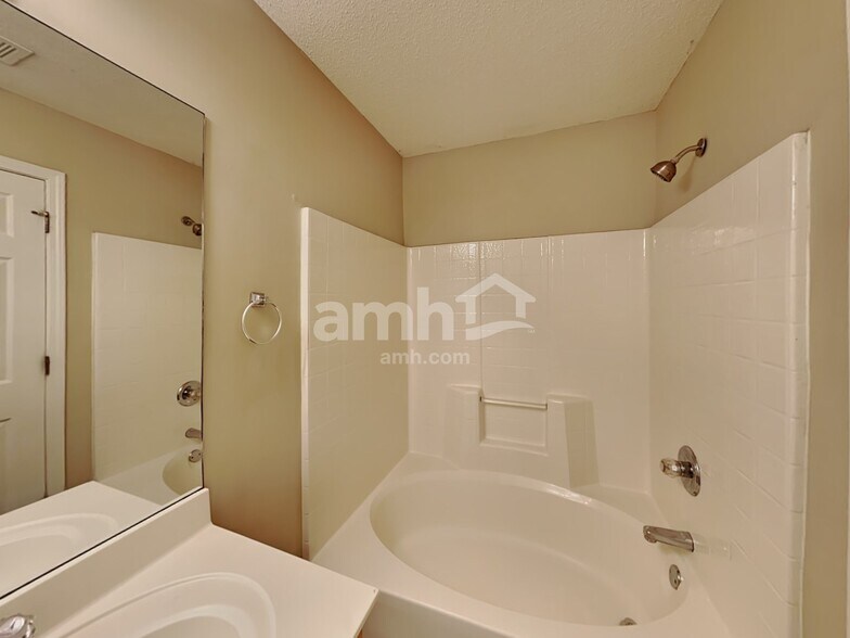 Building Photo - 1815 Bernice Dr