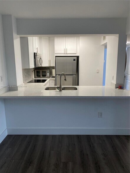 Building Photo - 126 SW 17th Rd