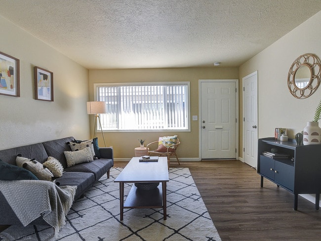 Building Photo - The Enclave