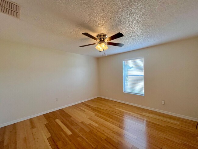 Building Photo - Beautiful 4 Bedroom Home in Maple Chase – Cypress Woods, Poinciana, FL