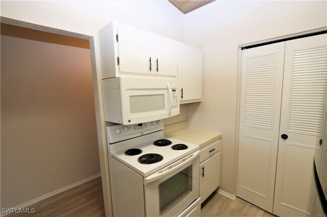 Building Photo - 32 Greenbrier St