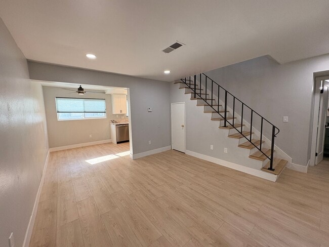 Building Photo - 1708 E Fairfield Ct