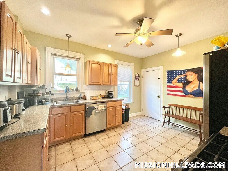 Building Photo - 83 Wensley St