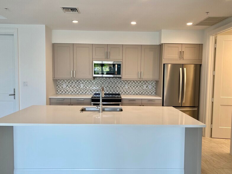 Kitchen - 1111 Central Ave