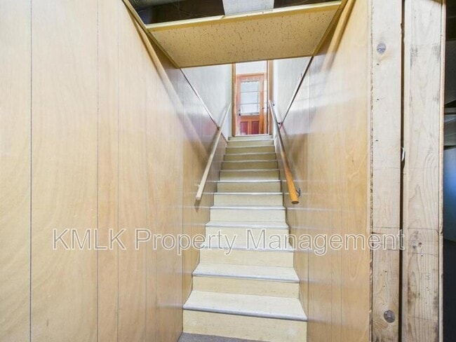 Building Photo - 593 Franklin Ave