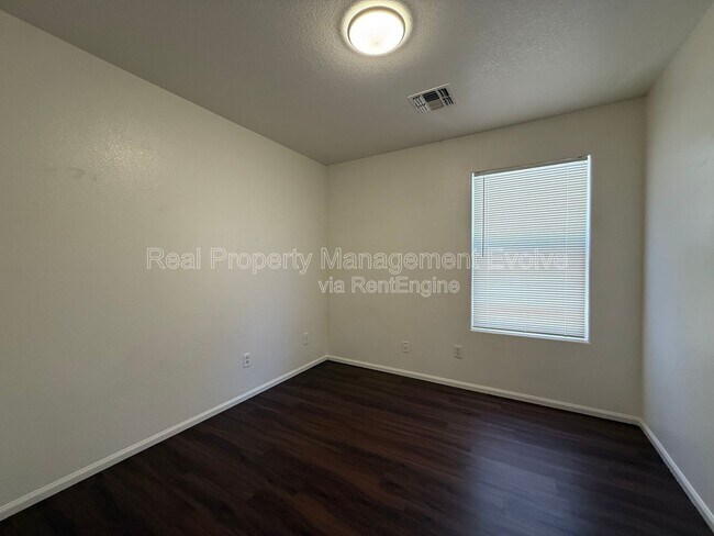 Building Photo - 4935 W Ardmore Rd