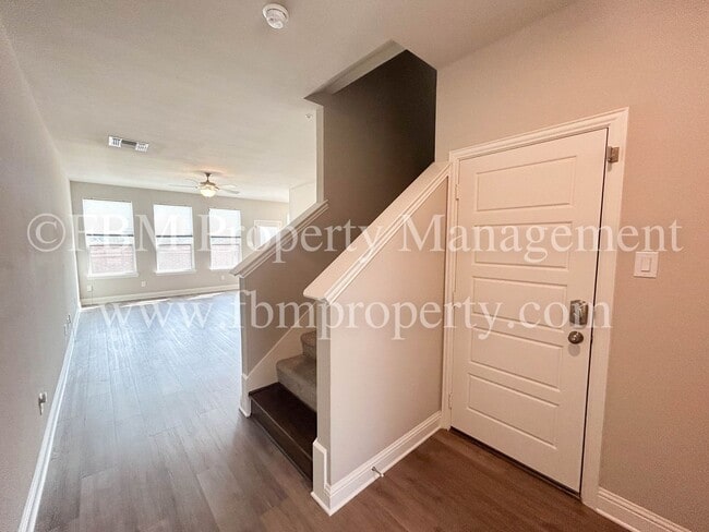 Building Photo - 2041 Layla Dr