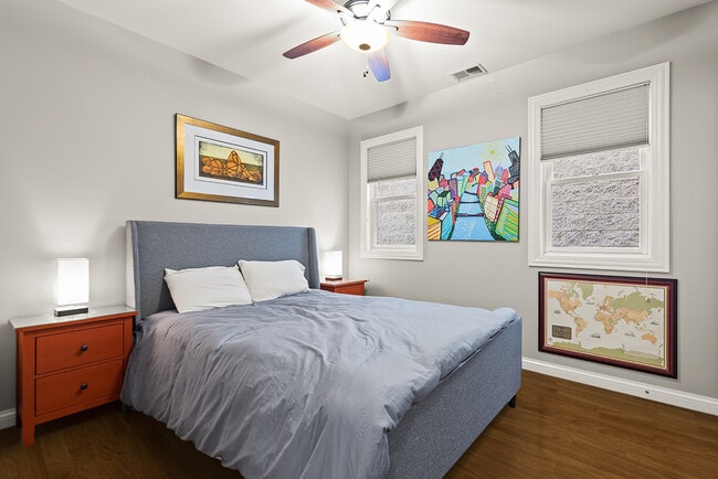 Building Photo - 3635 N Wilton Ave