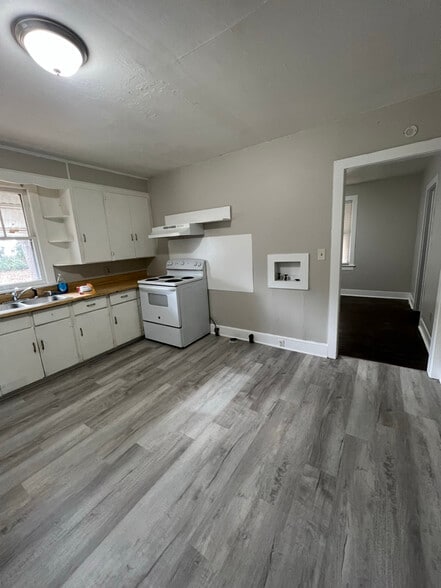 Building Photo - 1627 Lacy St