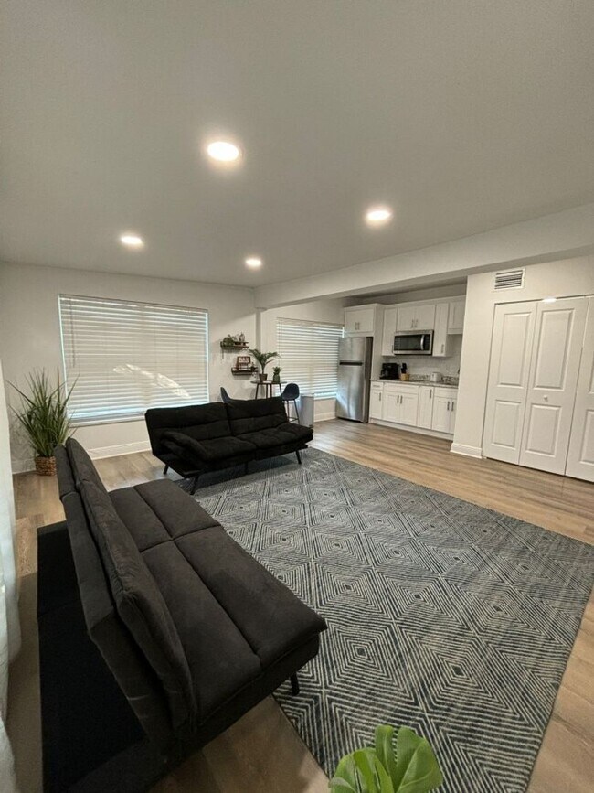 Building Photo - Beautiful Spacious Stylish near Busch Gardens at Crenshaw