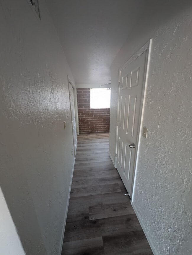 Building Photo - 4 Bedroom and 2 Bath Rental