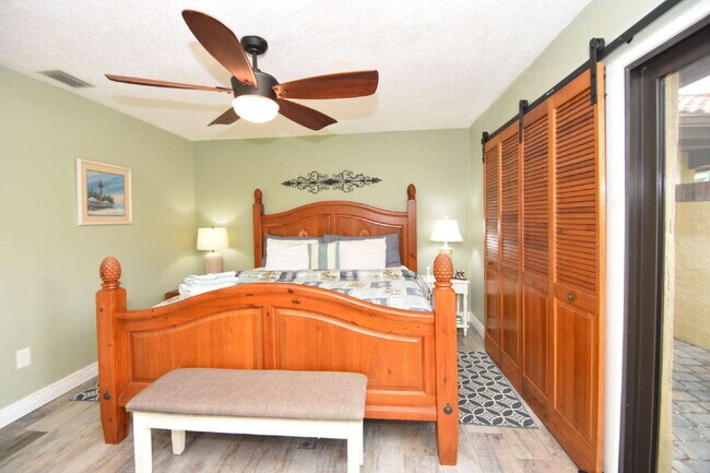 Building Photo - Absolutely adorable 3 bedrooms 2 bath Cana...
