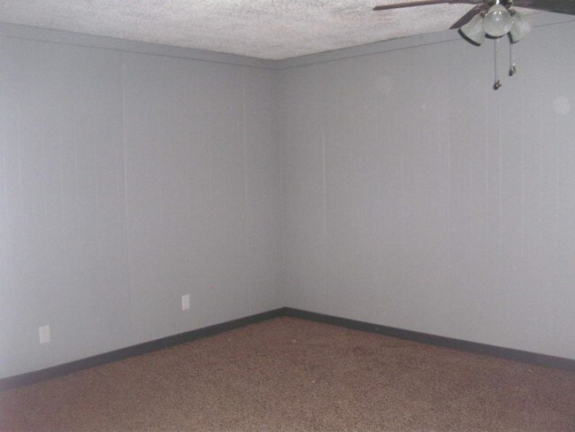Building Photo - 2468 N Vandalia Ave