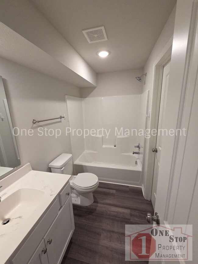 Building Photo - Beautiful 4 Bedroom 4 Bathroom in Belton!